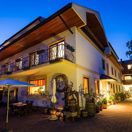 Pension Julia & Haus Elisabeth - Wallner'S Hofheuriger & Weinhof Fertőmeggyes Kültér fotó