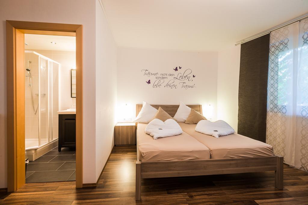 Pension Julia & Haus Elisabeth - Wallner'S Hofheuriger & Weinhof Fertőmeggyes Kültér fotó