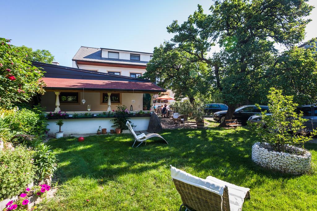 Pension Julia & Haus Elisabeth - Wallner'S Hofheuriger & Weinhof Fertőmeggyes Kültér fotó