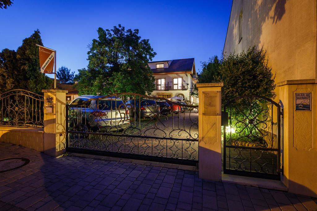 Pension Julia & Haus Elisabeth - Wallner'S Hofheuriger & Weinhof Fertőmeggyes Kültér fotó