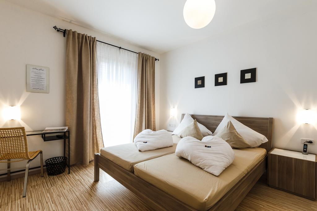 Pension Julia & Haus Elisabeth - Wallner'S Hofheuriger & Weinhof Fertőmeggyes Kültér fotó